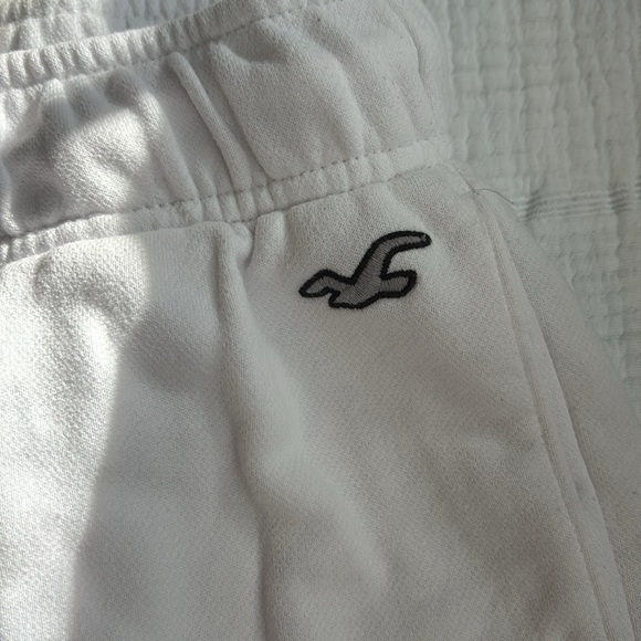 Hollister White Sweat Shorts - Picture 3 of 3